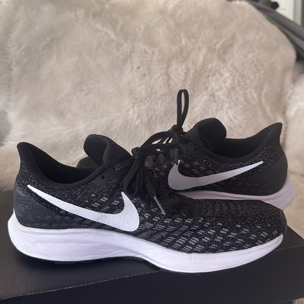 Nike Zoom Running shoes. Size 9